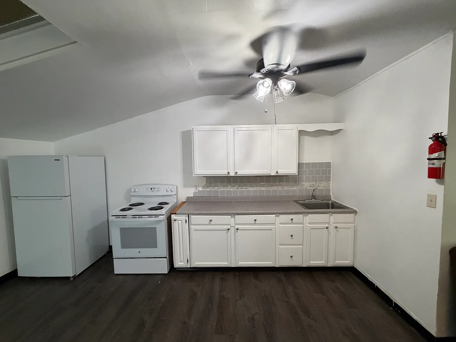 2 bed, 724 sqft, $1,750 — Photo 2