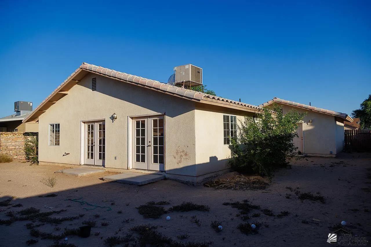 3 bed, 2.0 bath, 1324 sqft, $1,600 — Photo 4