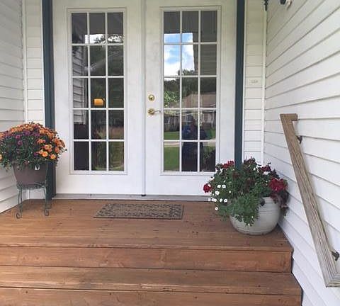 3rd image of 100 Woodview Dr