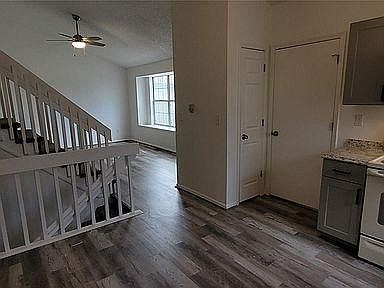 4th image of 229 Dahlia Dr