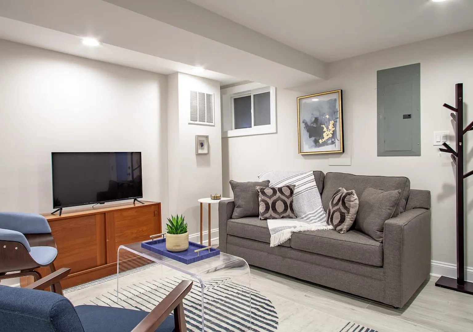 Lux CoHi Cove - Walk to METRO Sub Shopping & More — Photo 3