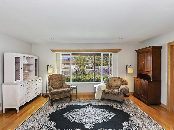5th image of 3776 Vine Ave