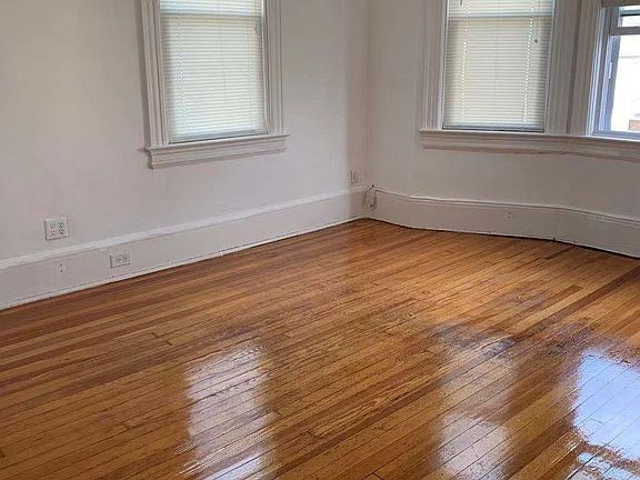 2nd image of 614 Delafield Ave #2F