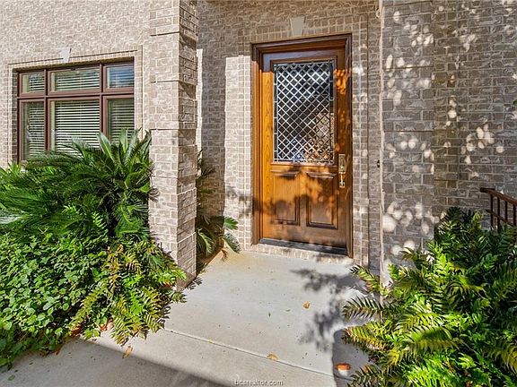 2nd image of 4719 Stonebriar Cir
