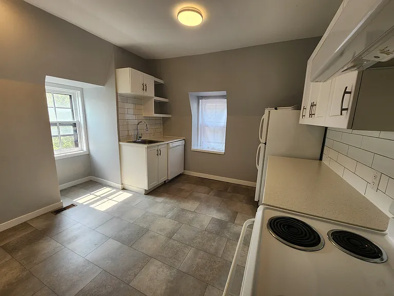 92 Marlborough Ave — Photo 18
