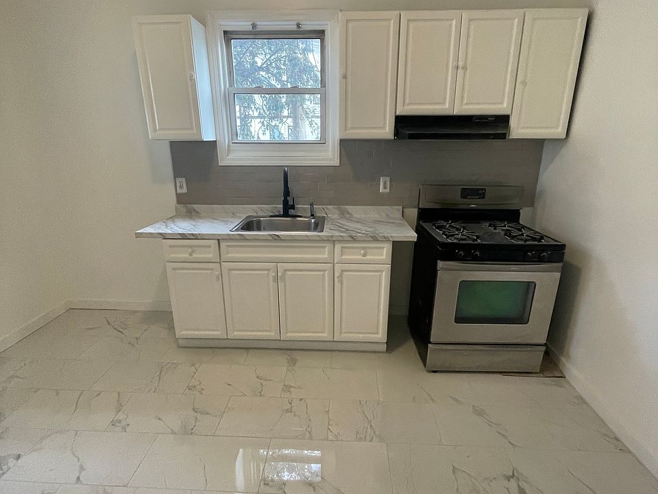 1st image of 569 Broadway Floor 1