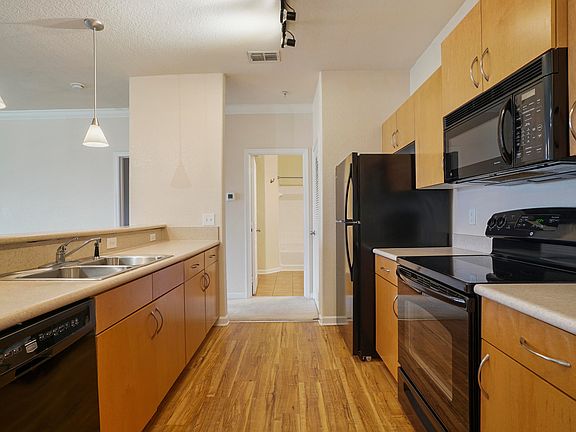 3rd image of 8290 GATE Parkway #1119