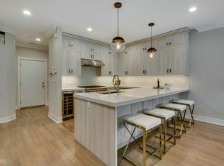 1542 N Hudson Ave #2F, Chicago, IL 60610