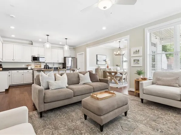 1433 Waltham Ln, Newport News, VA 23608