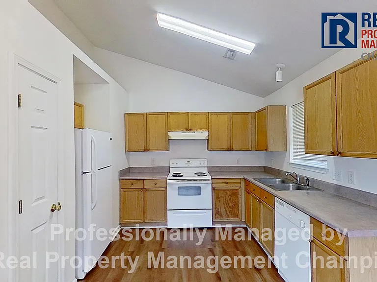 4252 Sunglow Dr — Photo 8