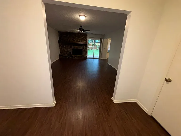 3203 E Cherokee Dr — Photo 9