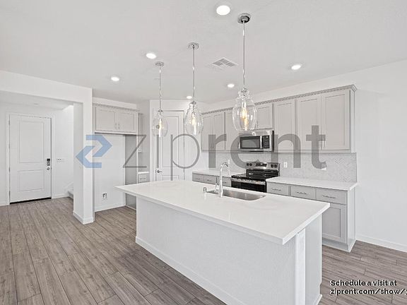 4th image of 3209 Bear Oak St