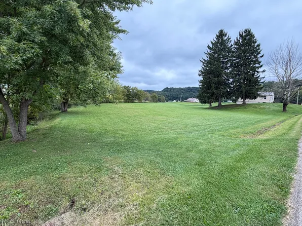 1945 Possum Hollow Rd SE, New Philadelphia, OH 44663