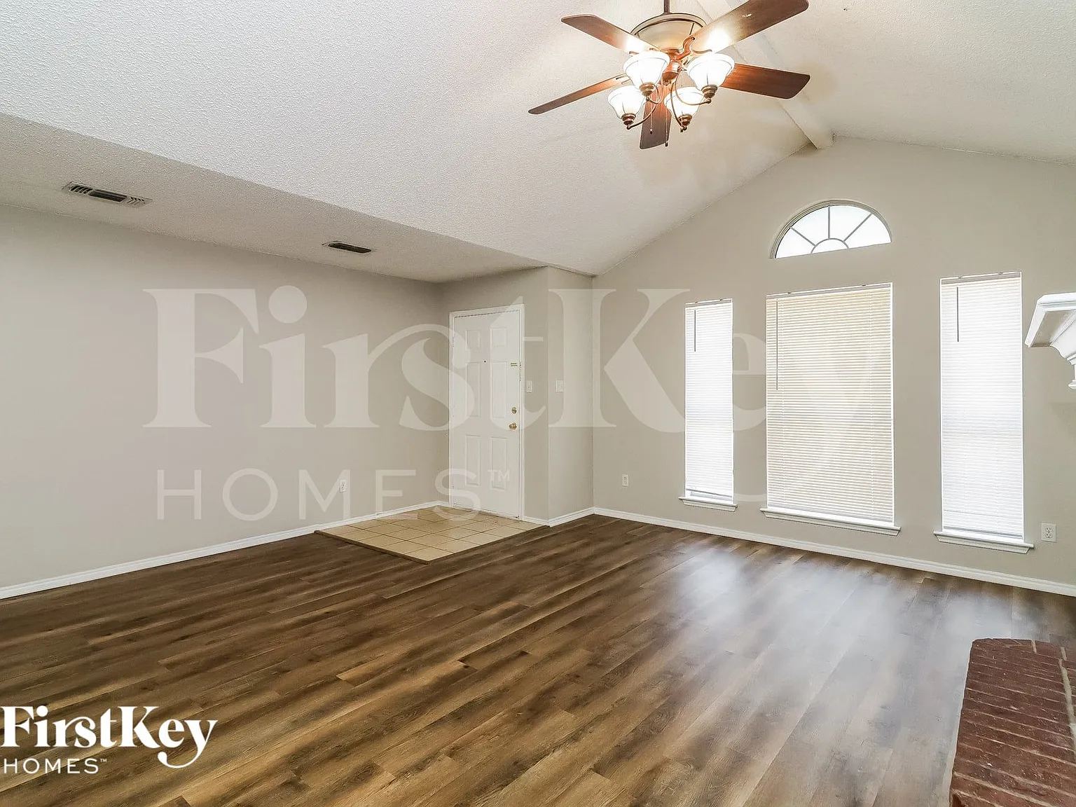 3 bed, 2.0 bath, 1432 sqft, $2,045 — Photo 2