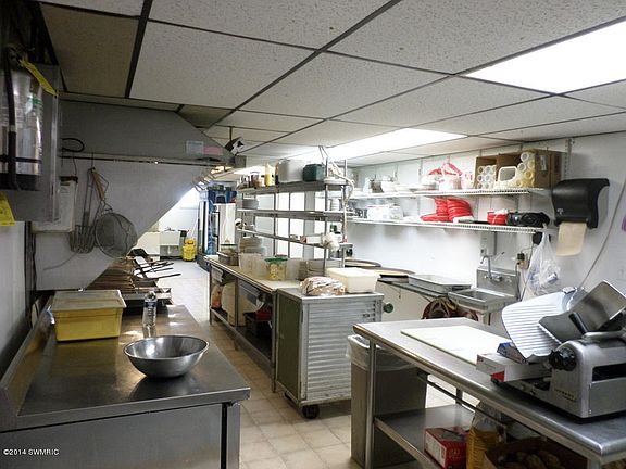 4th image of 8690 Lake Ave