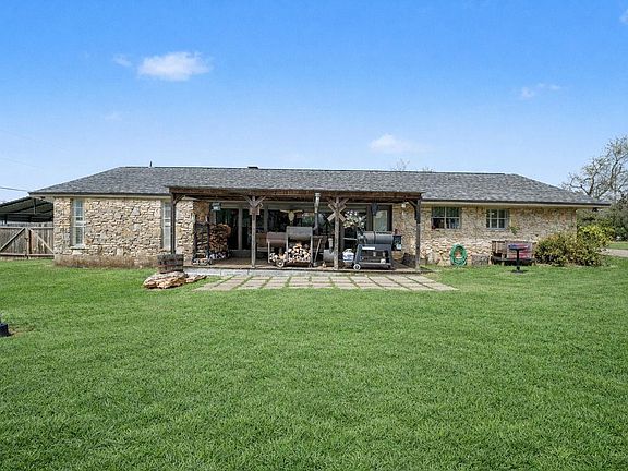 3rd image of 103 Oak Ridge Cir