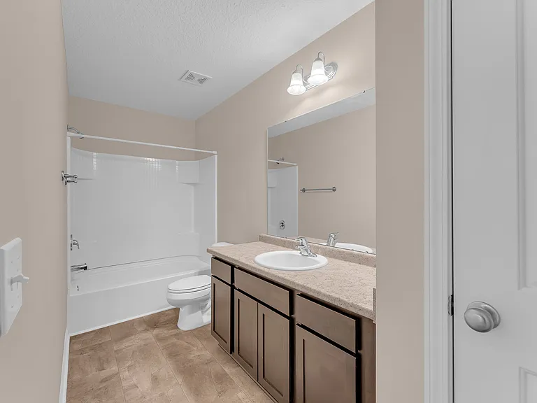 139 W West Winn Ave — Photo 26