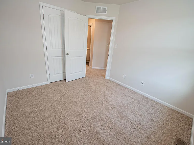 130 Willowtree Ln — Photo 68