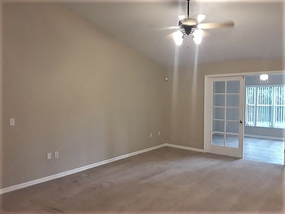 4th image of 3637 Royal Crest Dr