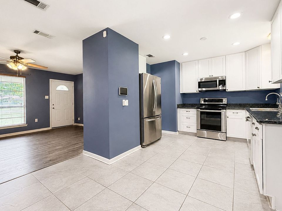 1st image of 536 Fontainbleau Dr