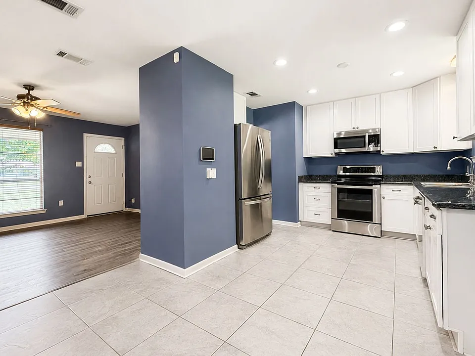536 Fontainbleau Dr
