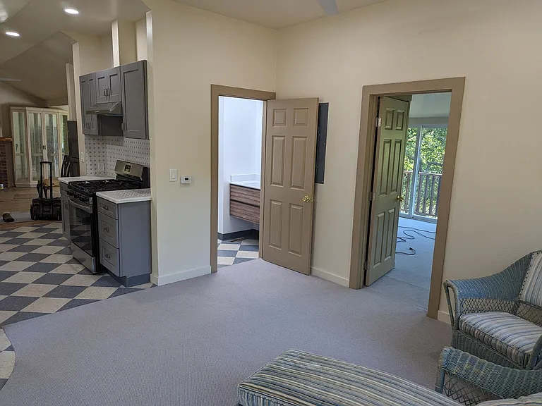 566 Live Oak Ln — Photo 8