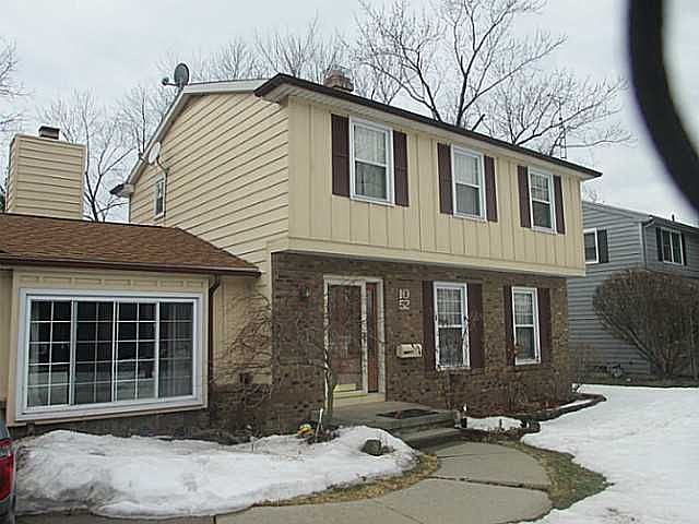 1st image of 1052 Elm St