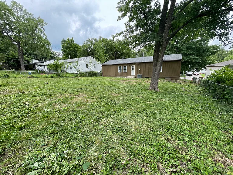 9306 Lewis Ave — Photo 18