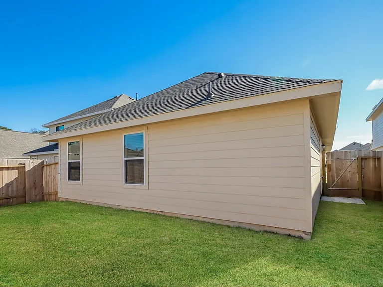 2528 Shad Dr — Photo 3