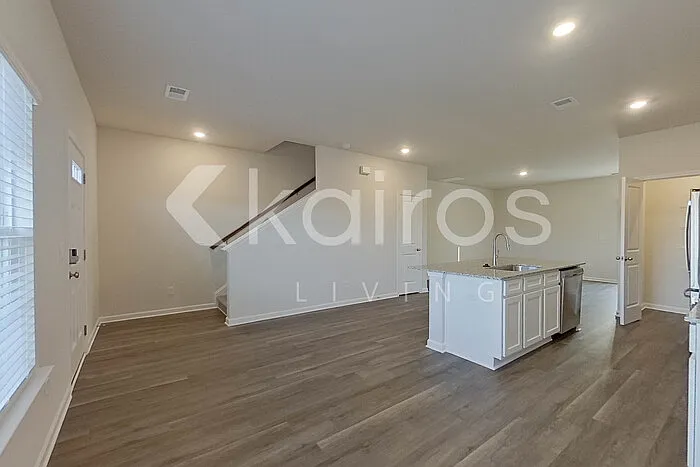 2185 Banyon Cir — Photo 6