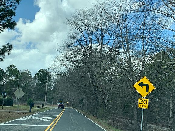 4th image of 413 Longwood Rd