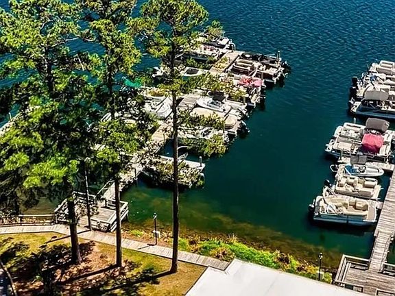 2nd image of 301 Harbor Heights Dr APT 3A