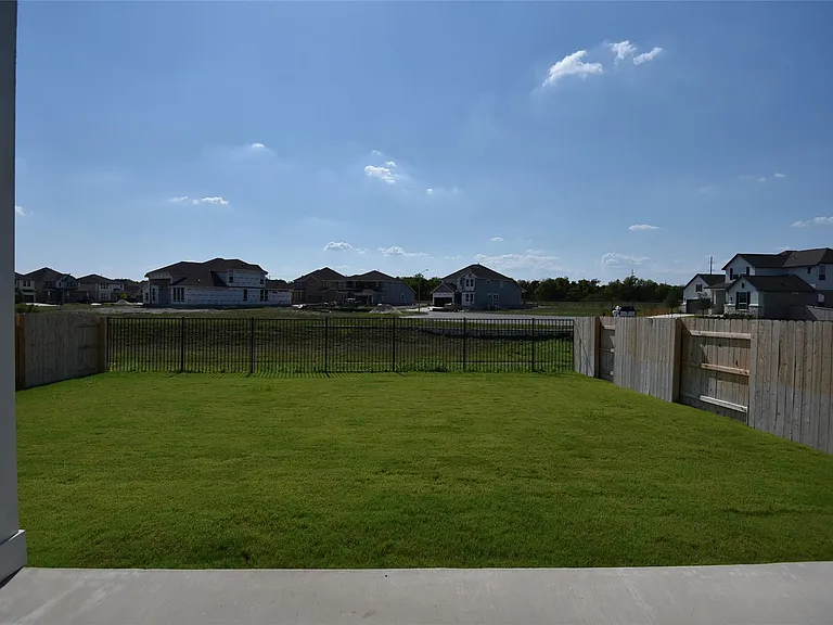 1804 Homestead Farms Dr — Photo 24