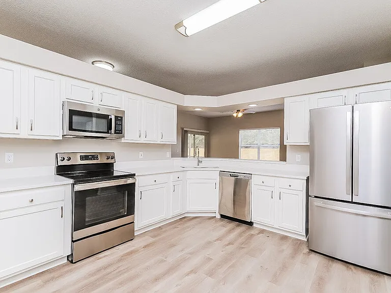 807 Greenbelt Cir — Photo 8