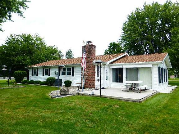 3rd image of 311 Huntington Dr
