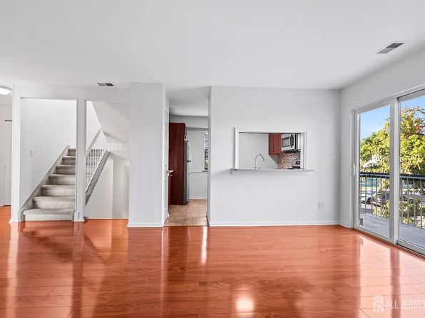 1704 Woodbridge Commons Way