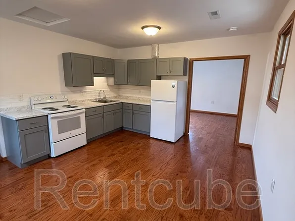 626 University Ave Unit 2, Dubuque, IA 52001