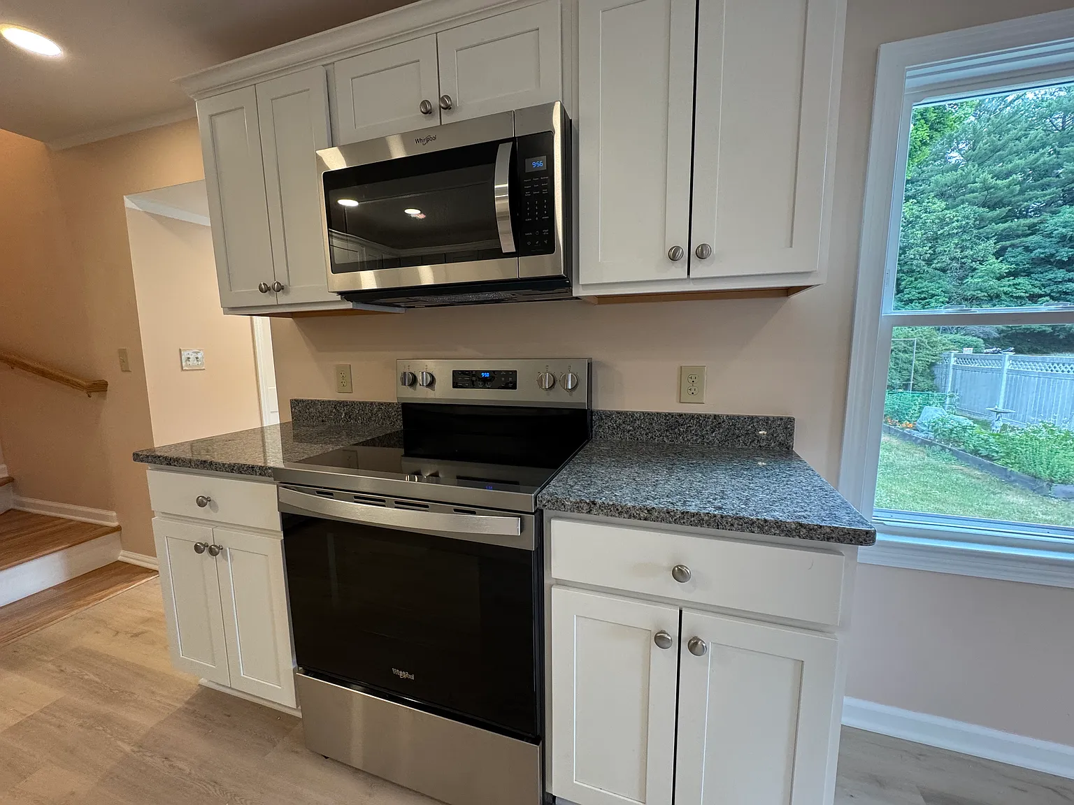 3 bed, 1.5 bath, 1100 sqft, $2,250 — Photo 2