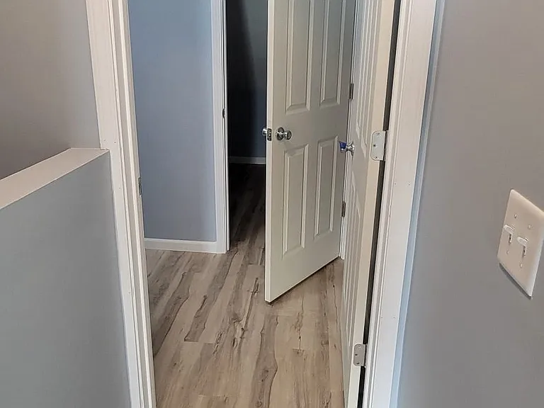 Hallway to bedrooms upstairs