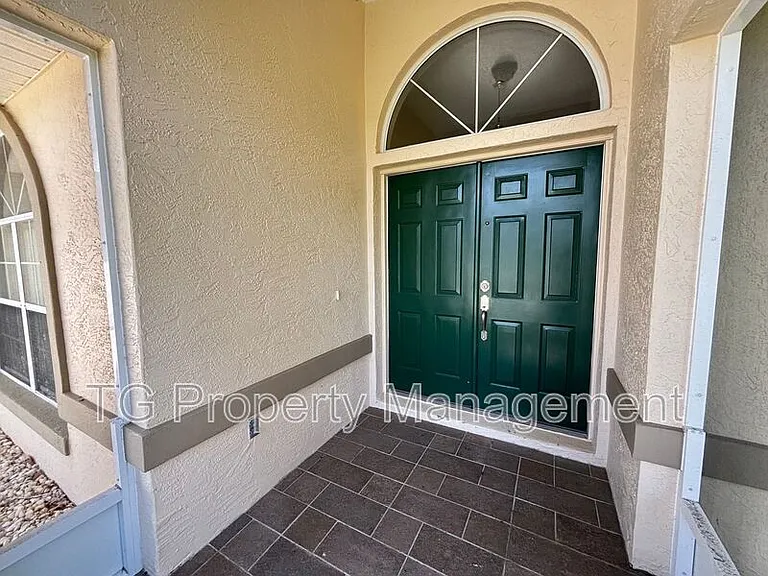 20 Clarendon Ct N — Photo 3