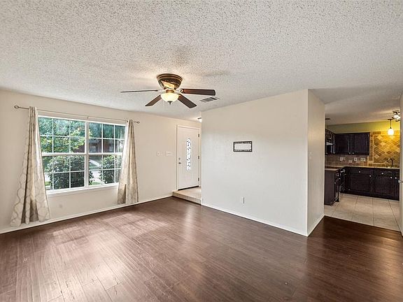 4th image of 617 Bandera St