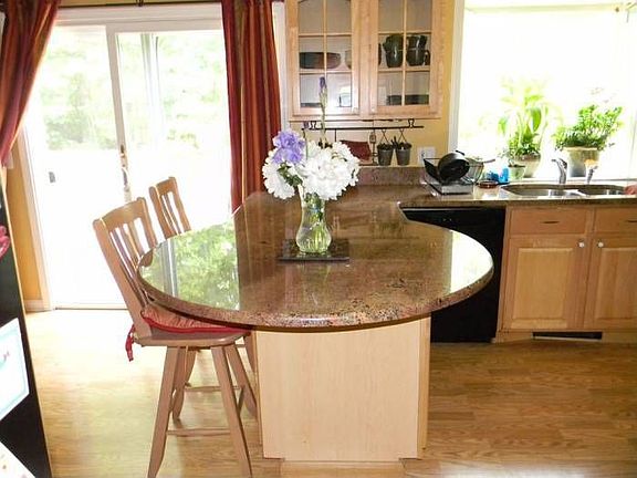 Eat-in Kitchen