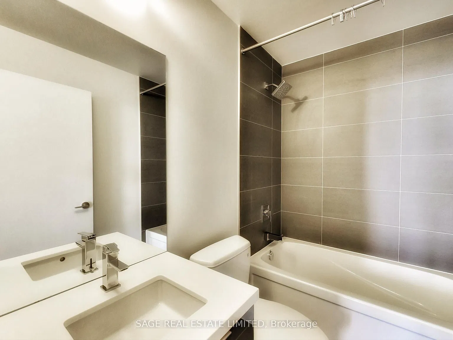 E Condos — Photo 3