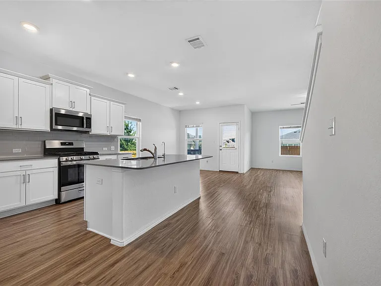 1600 Cobblecrest Ln — Photo 8