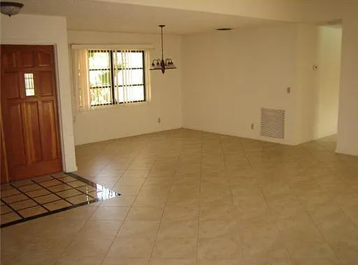 6050 Amberwoods Dr — Photo 4