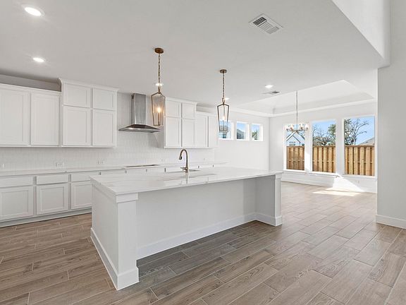 4th image of 604 Lightstone Dr
