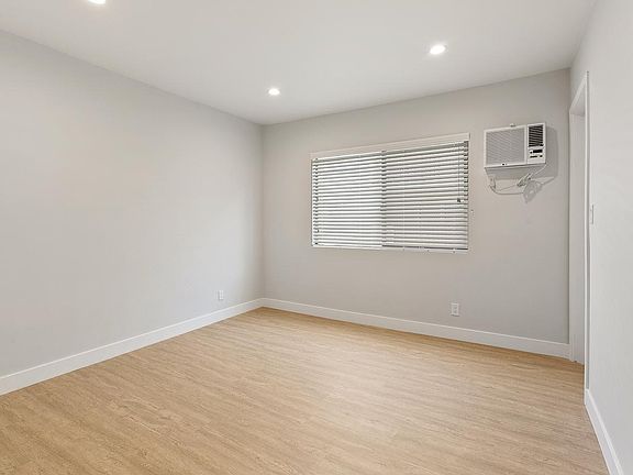 4th image of 3314 Mentone Ave #9A
