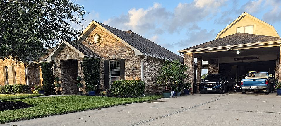 2nd image of 2409 Rosa Rita Dr