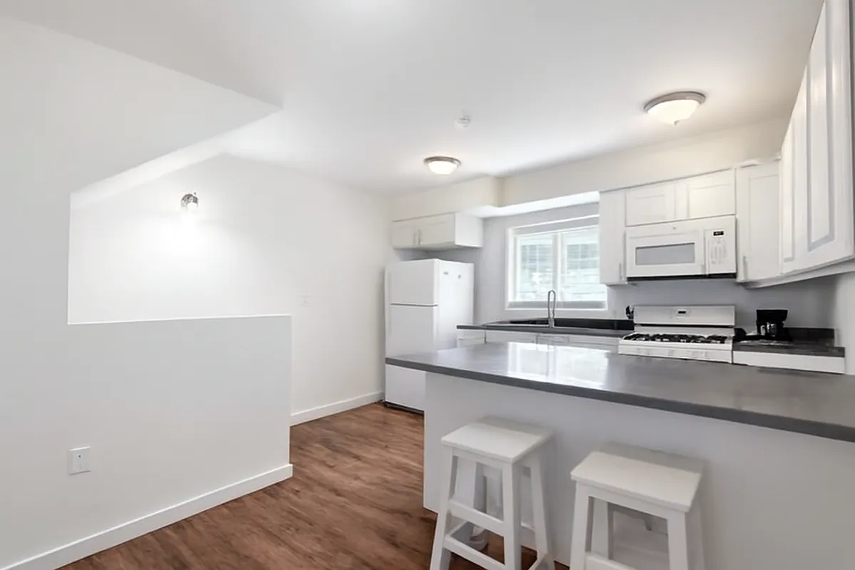 Building Photo - 1252 W 37th Dr