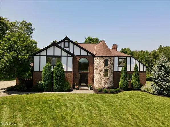 204 Brookside Blvd, Hinckley, OH 44233